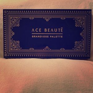 NEW ACE BEAUTĒ EYESHADOW PALETTE